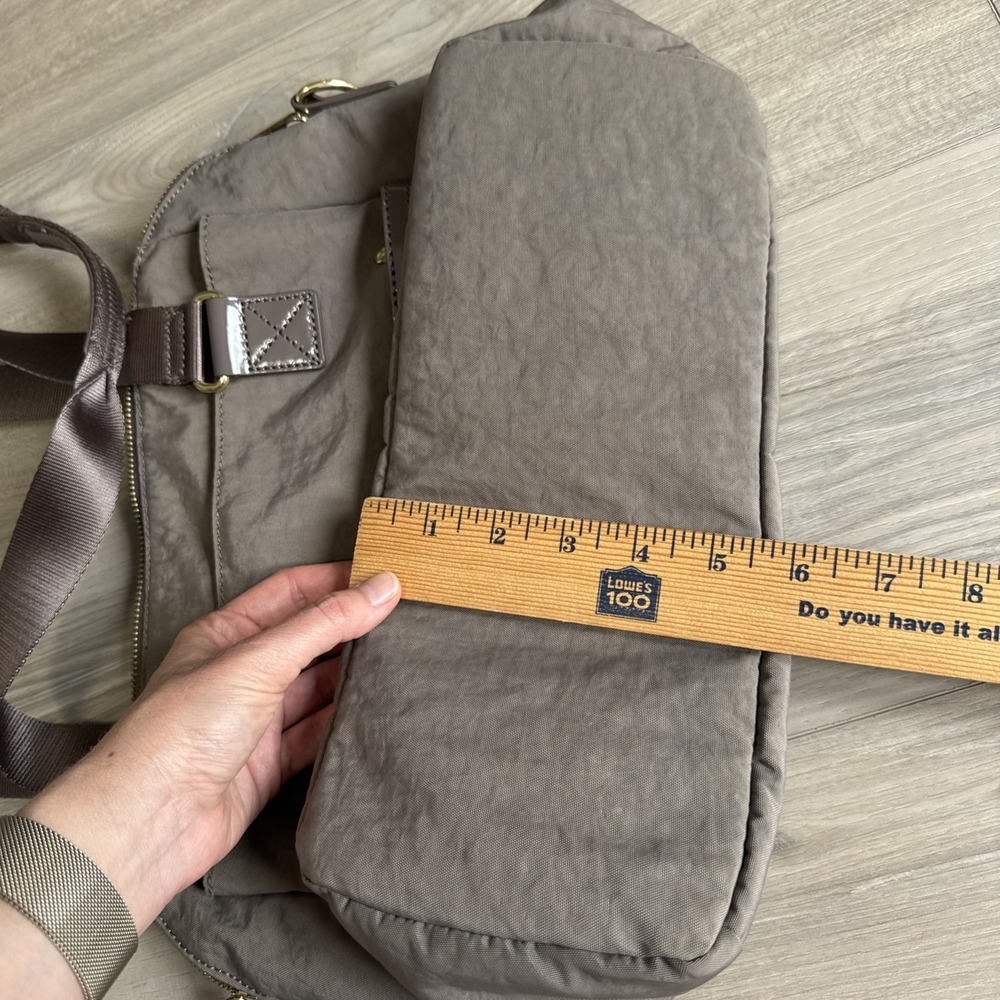 Kipling Dolan Nylon Patent Leather Shoulder Bag Beige Taupe Brown Gold Like New - Picture 14 of 16